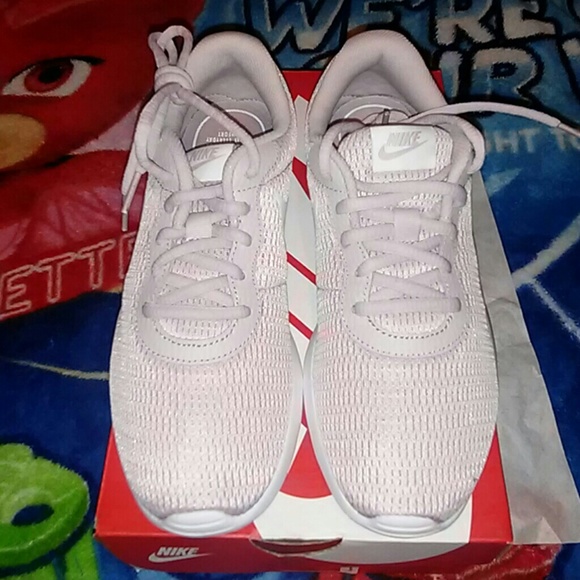 NIB Womens Nike Tanjun - Picture 6 of 8